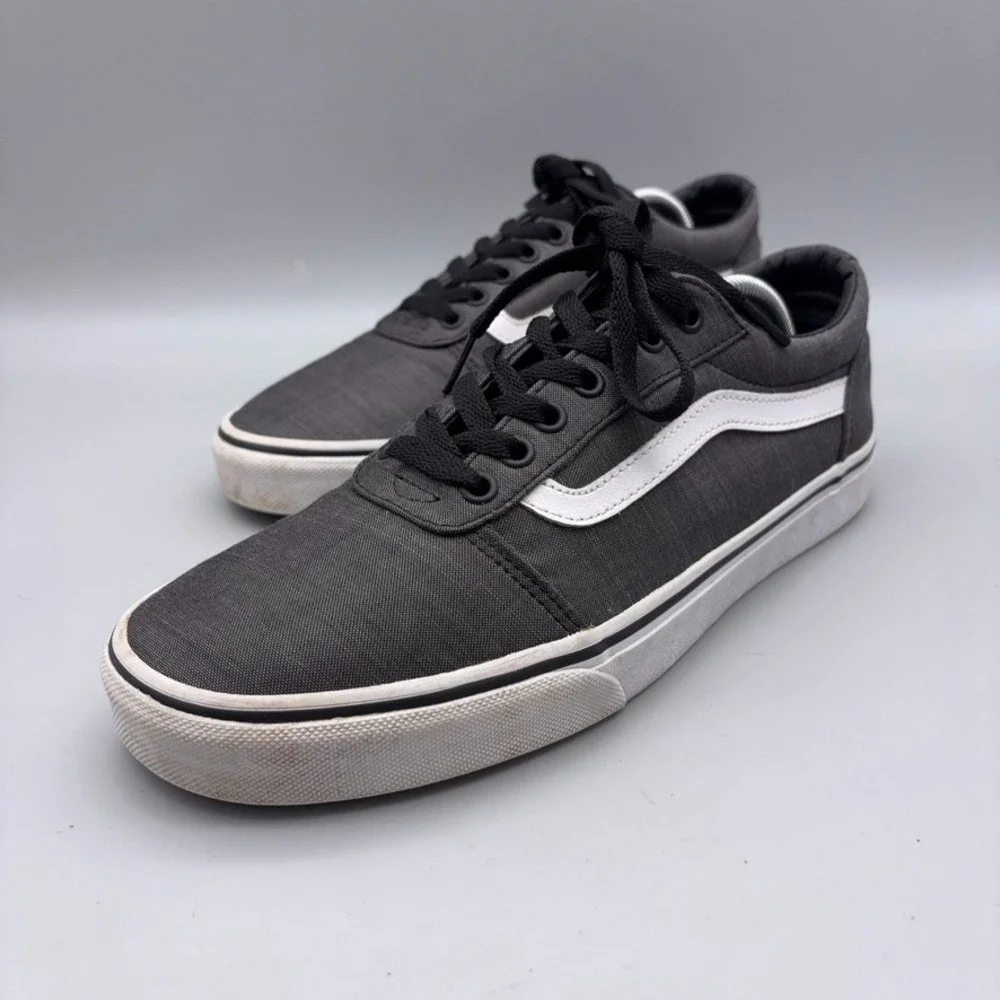 Vans Ward Low Top Sneakers Men 9.5 Black Canvas Skate Classic Athleisure